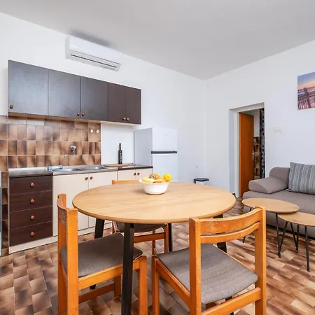 Appartamento Beautiful In With Kitchen Fažana